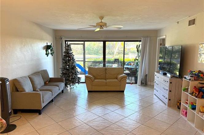 700 Valley Stream Dr #101