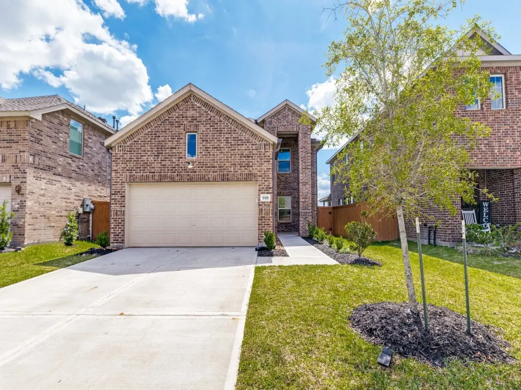 938 Mockingbird Passage Dr