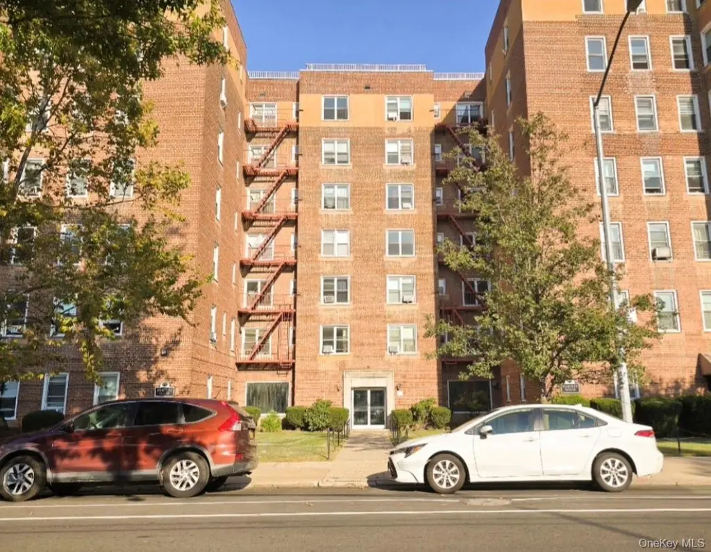 30-11 Parsons Blvd Unit 4O