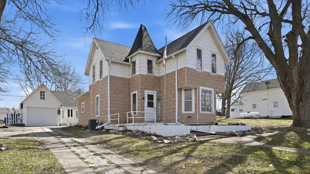 307 Oak Ave