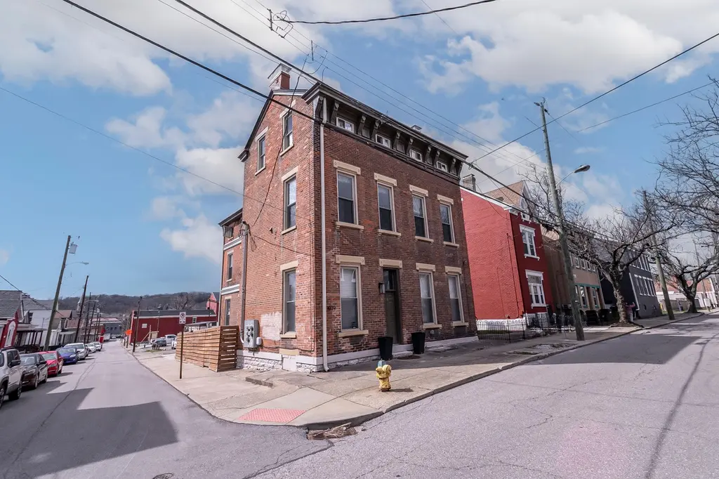 1039 Lee St