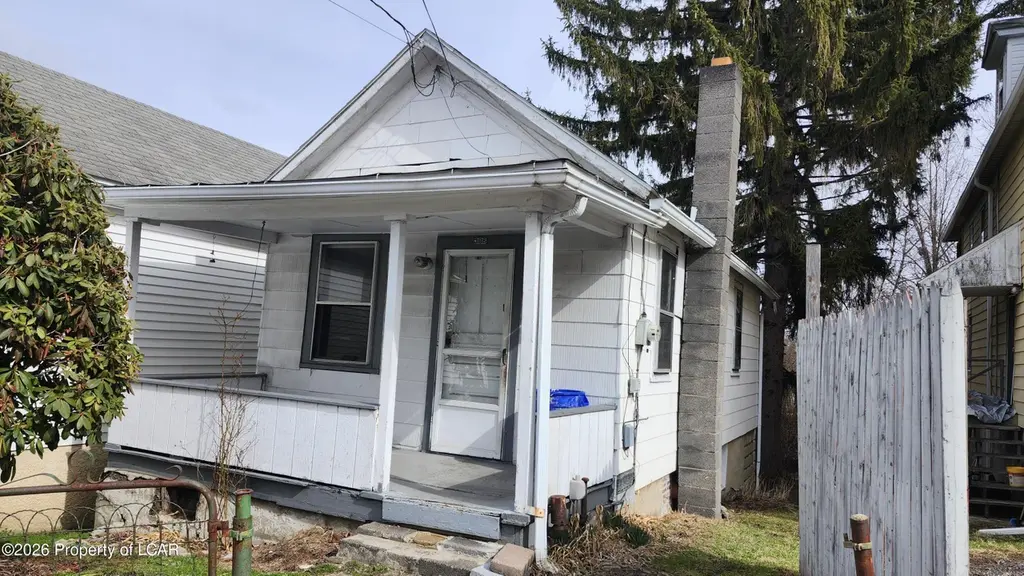 386 Main St