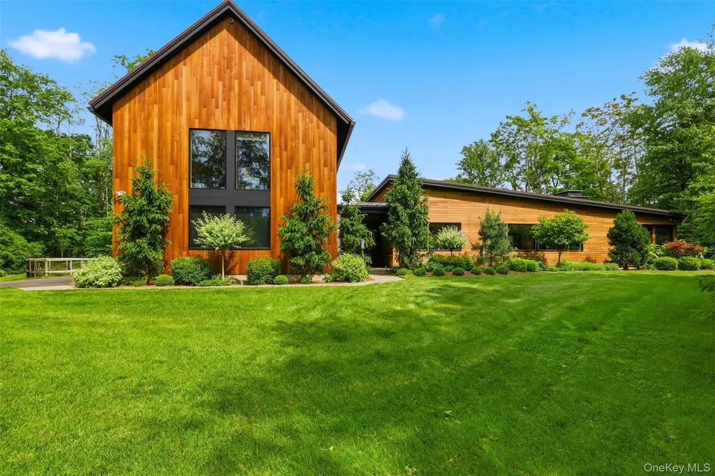 44 Woodlands Trl