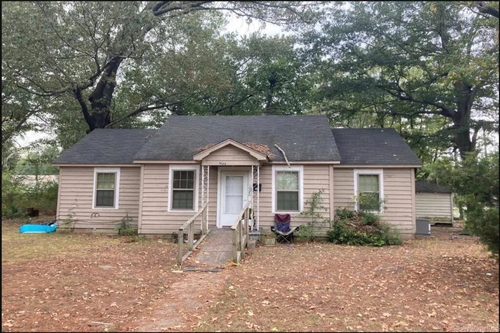 1920 W 25th Ave