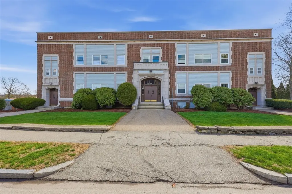 21 Middlesex Ave #305