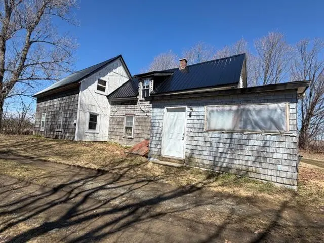 871 Madawaska Rd