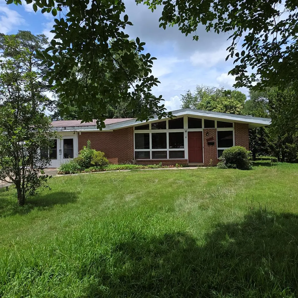 3023 Colonial Dr