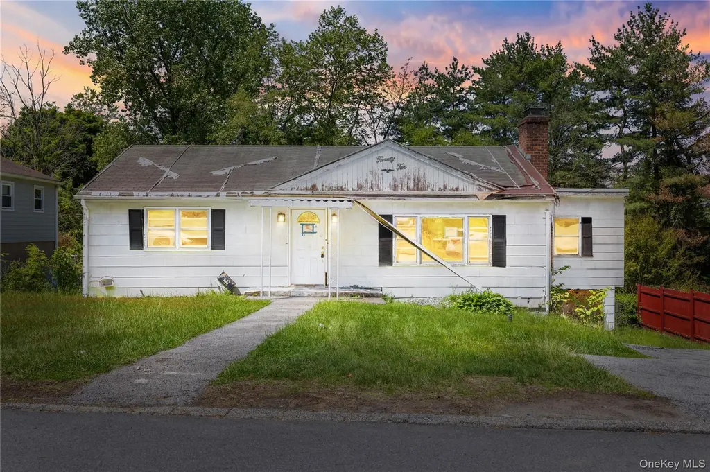 22 N Lawrence Ave