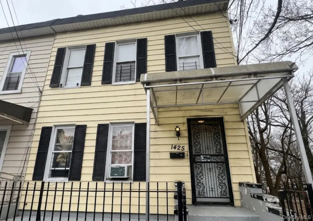 1425 Edwards Ave