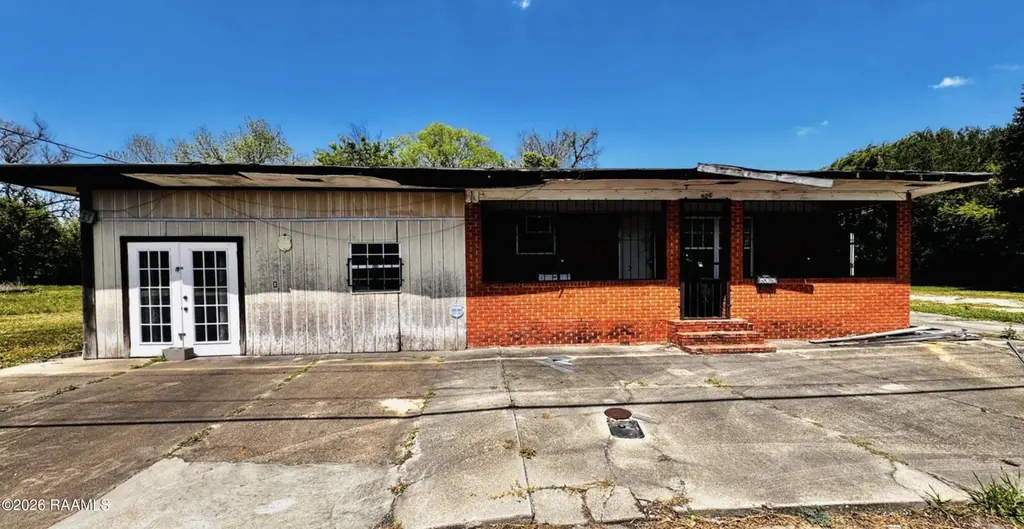 906 W Landry St