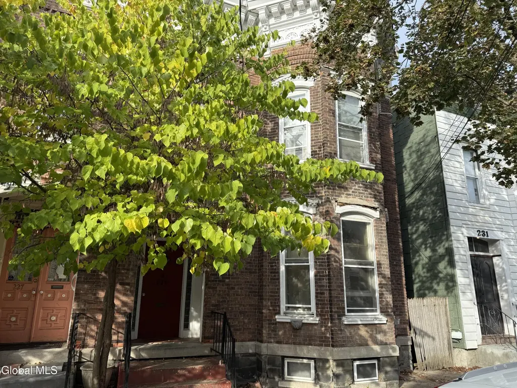 229 Green St