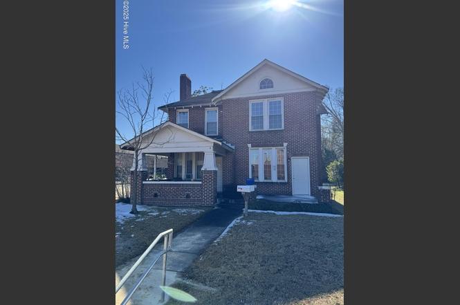1301 Dickinson Ave