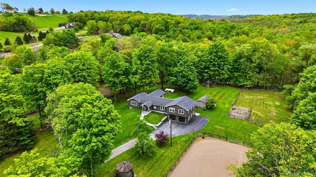 308 Hollow Rd