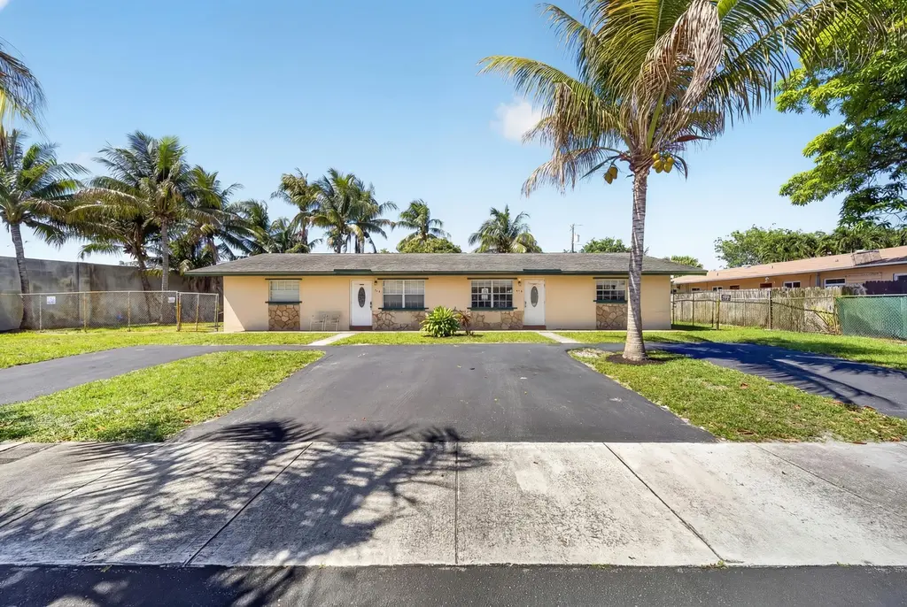 121 NW 56th Ct Unit 1-2