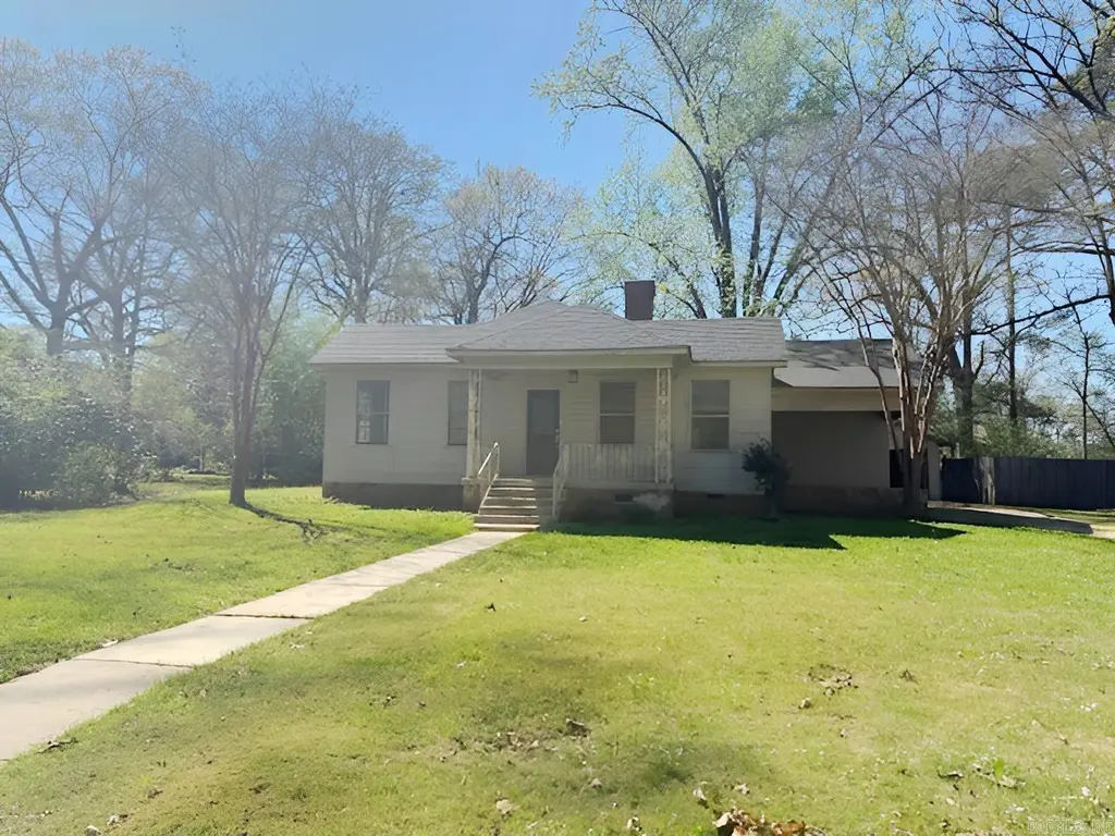 802 Elm St