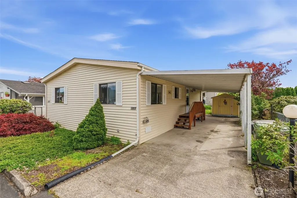 327 Franklin Pl