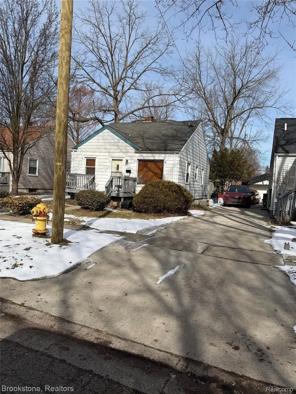 647 E Mansfield Ave
