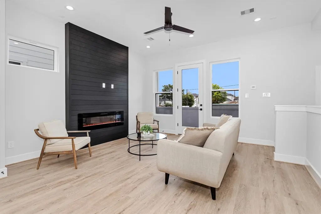 804 Schweikhardt St
