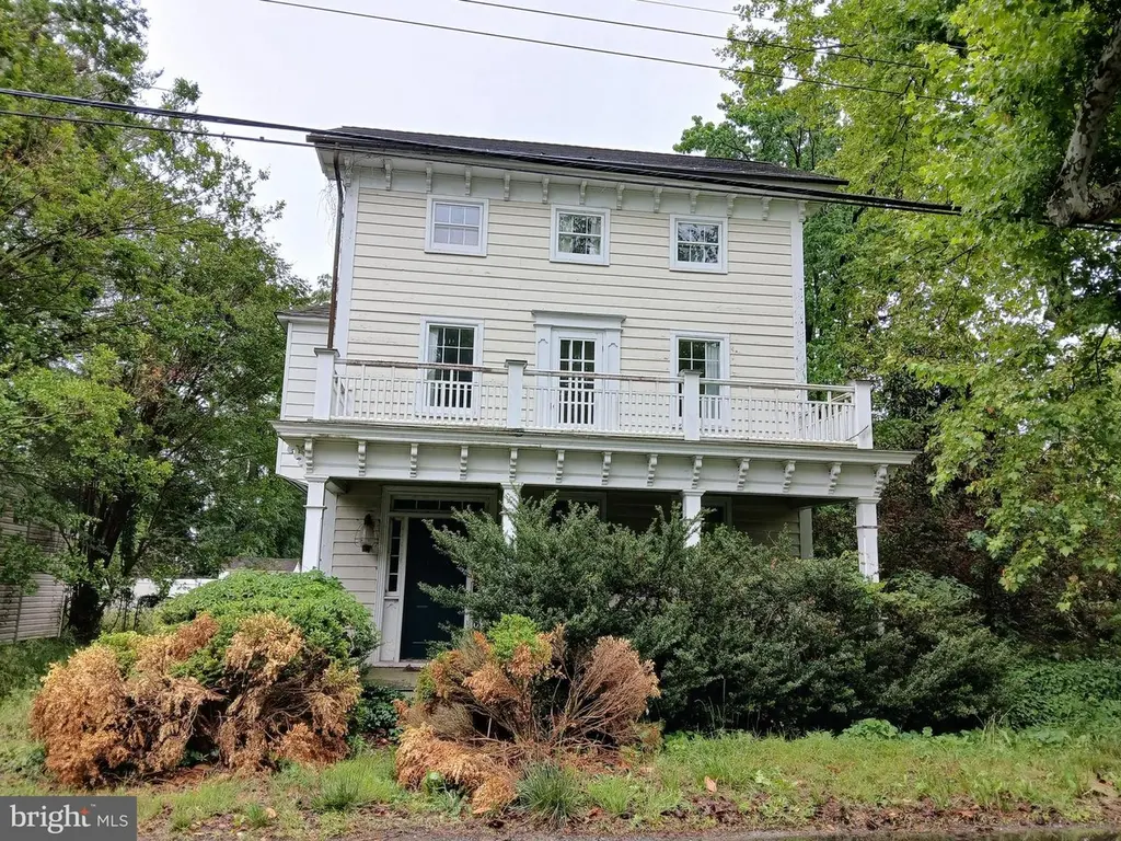 107 2nd St