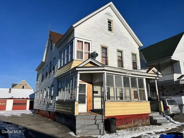 25 James St