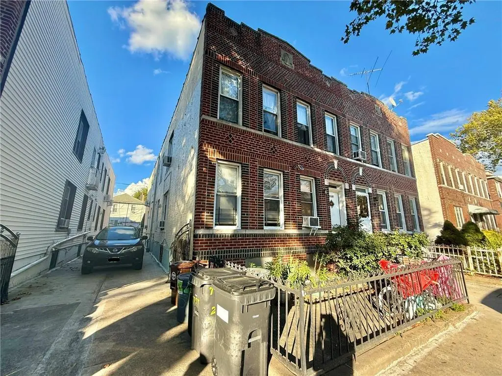 2125 77th St