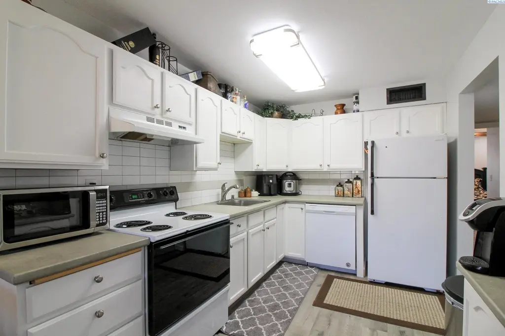 303 Gage Blvd #227