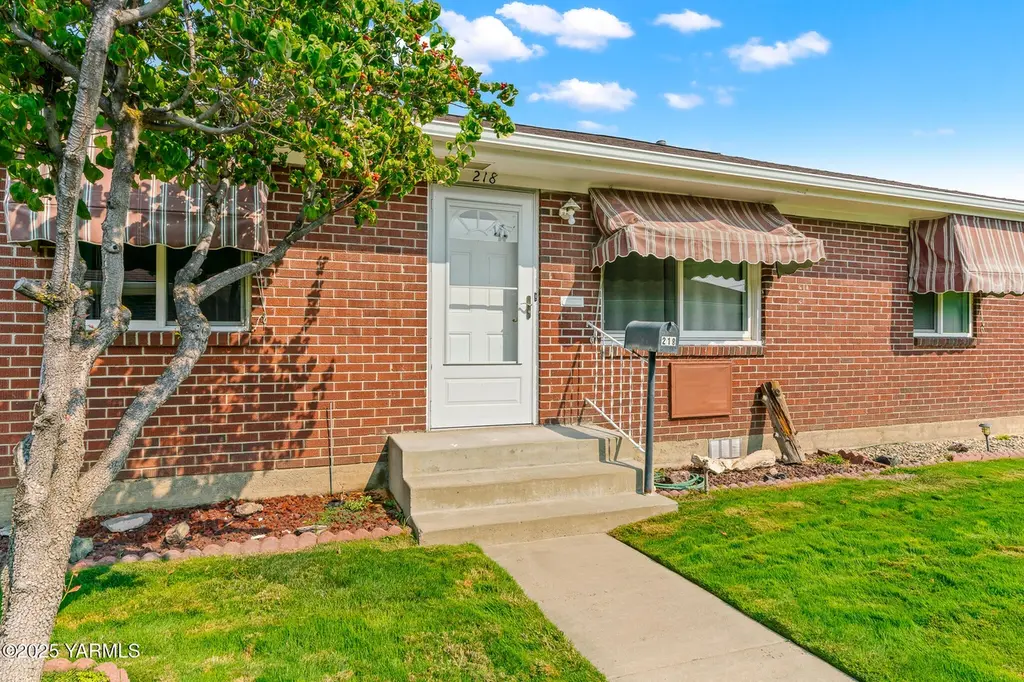 218 N 41st Ave