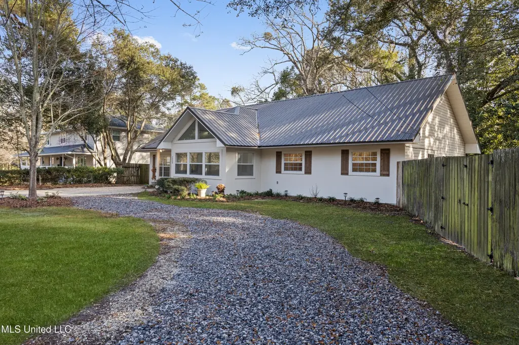5808 Ridge Rd