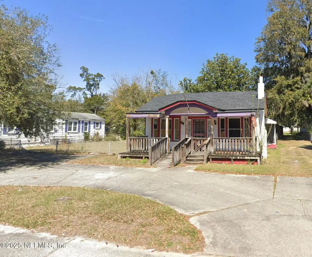 619 Golfair Blvd