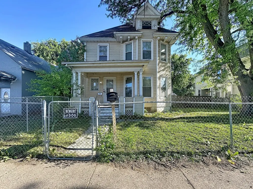 1640 W 3rd St