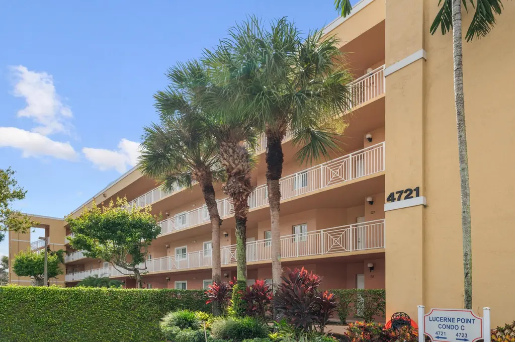 4721 E Lucerne Lakes Blvd E #744