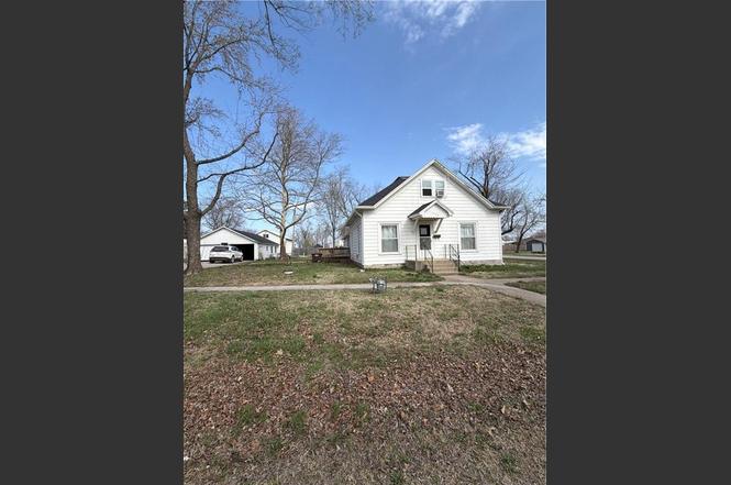 1222 Elm St