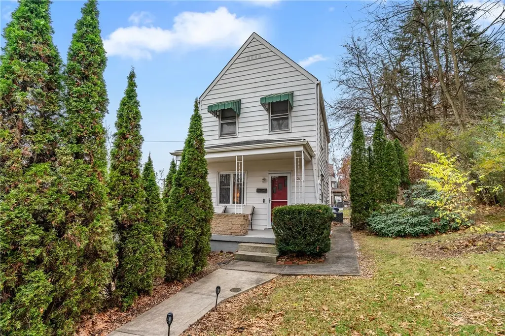 821 George St