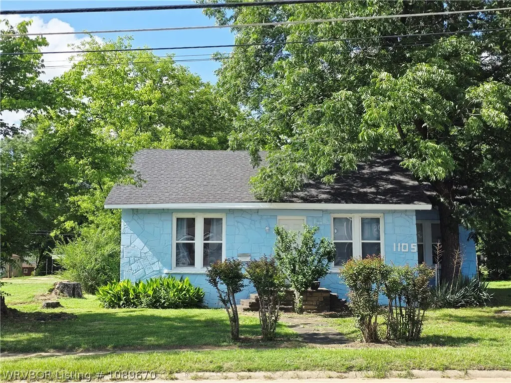 1105 E Walnut St