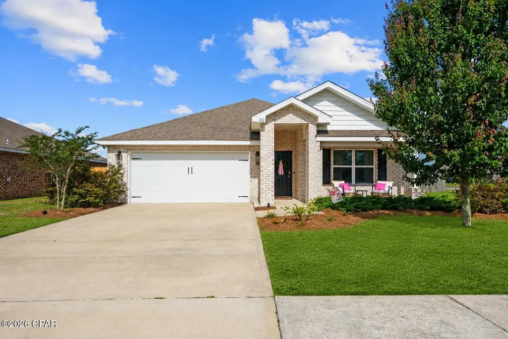 102 Spikes Cir