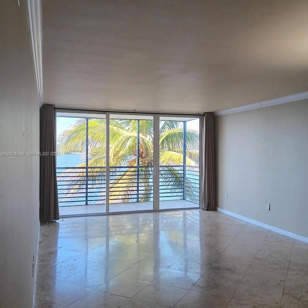 1075 NE Miami Gardens Dr #306