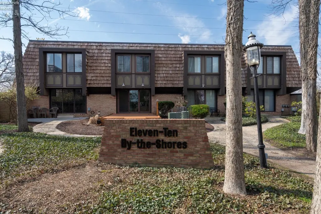 1110 By The Shores Dr #3
