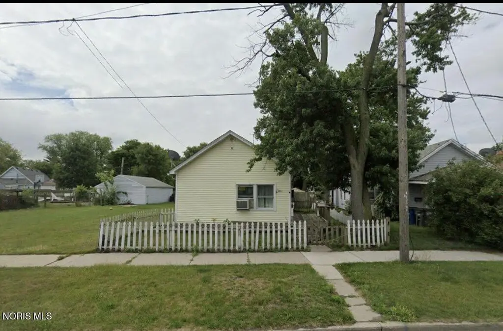 1601 Airline Ave