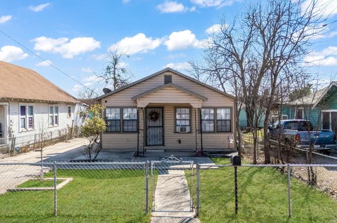 3806 W Martin