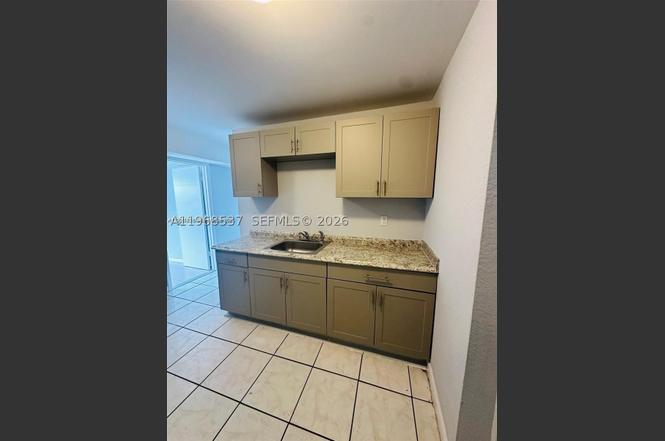 5 NE 16th Ct