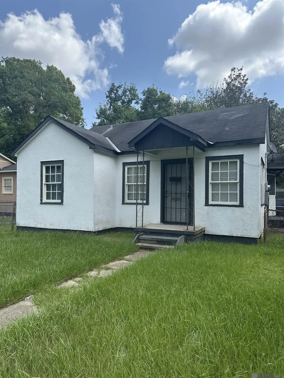 2908 N Foster Dr