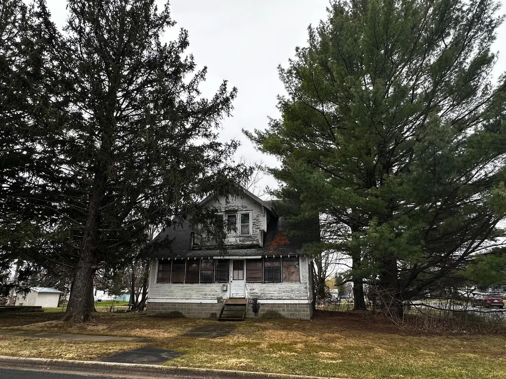 315 2nd St SE