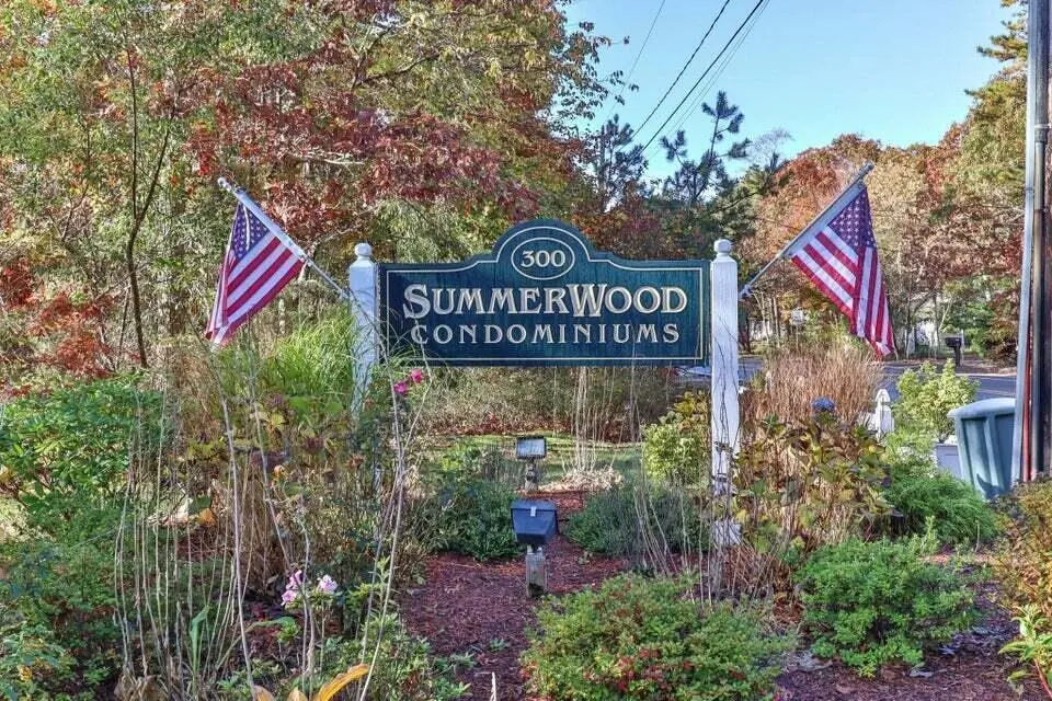 300 Falmouth Rd Apt 21E