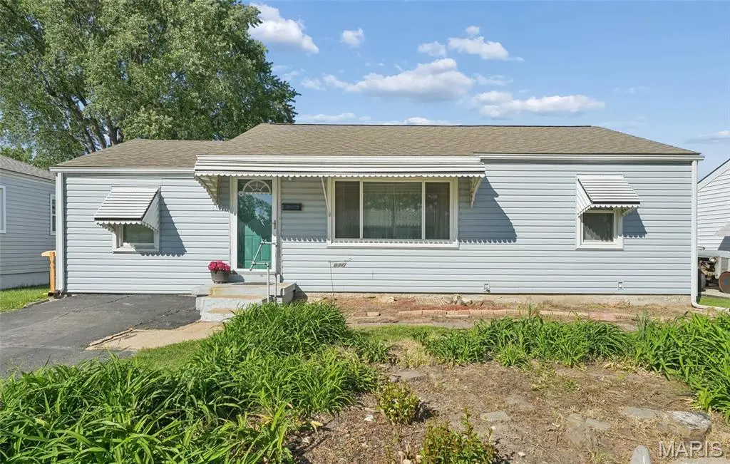 831 Loekes Dr