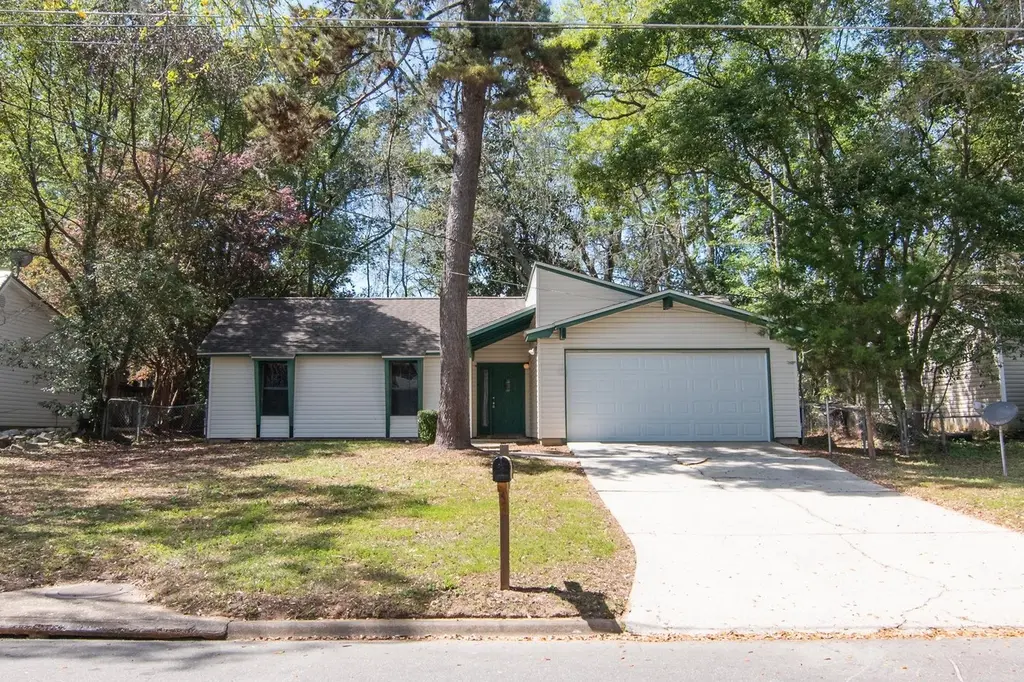 1056 Longstreet Dr