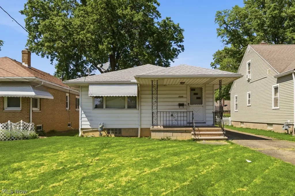 1058 W 29th St