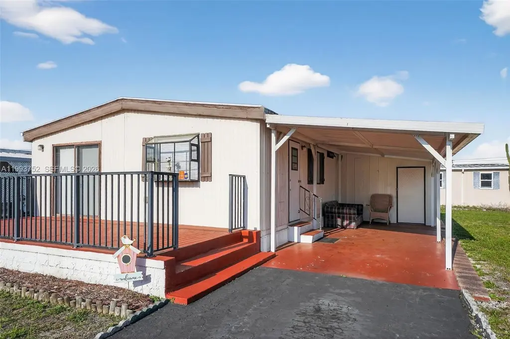 415 E Erie Dr