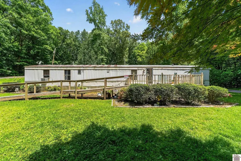 293 Thomas Dr