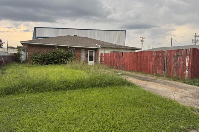 301 Hilliard St
