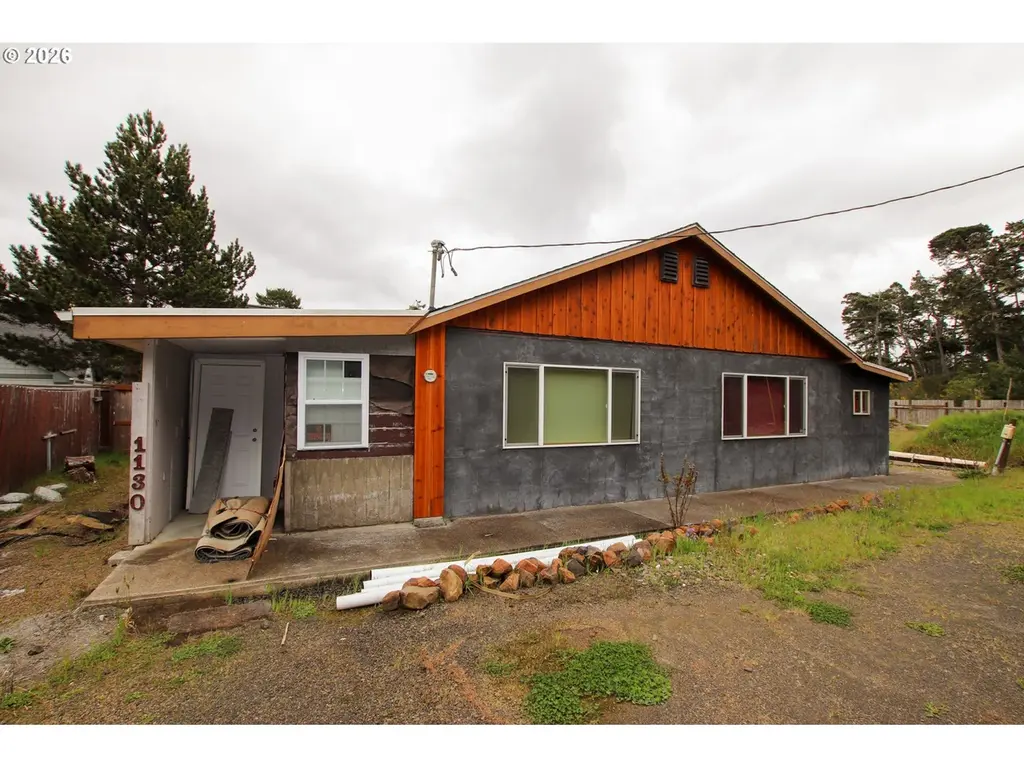 1120 Rhododendron Dr